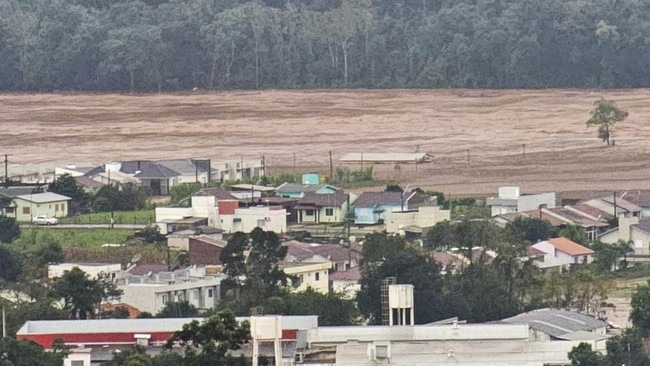 Banjir Besar Terjang Brasil Tewaskan 10 Orang, 3,400 Warga Mengungsi